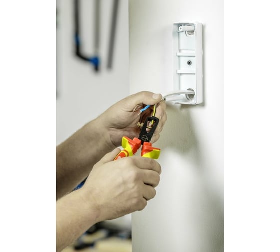 Изолированные клещи для зачистки проводов HOEGERT TECHNIK 160 мм 1000 V HT1P931