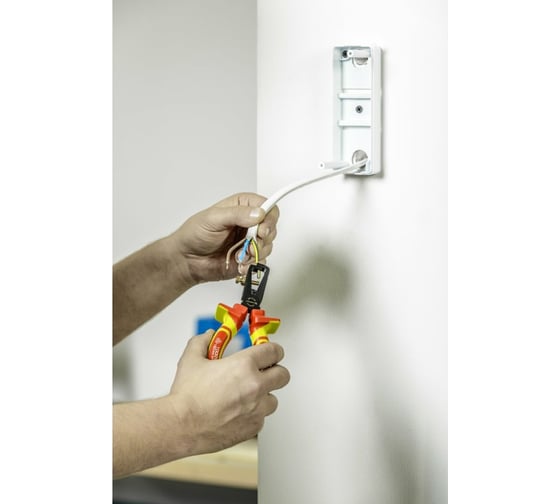 Изолированные клещи для зачистки проводов HOEGERT TECHNIK 160 мм 1000 V HT1P931