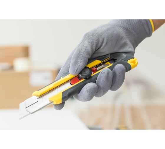 Нож с сегментированным лезвием Stanley, с винтовым зажимом, 25 мм FMHT10330-0
