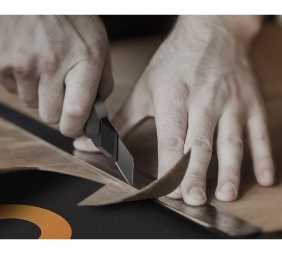 Технический нож DELI home series gray ht4018c сегментированное черное лезвие 18 мм, эксклюзивный дизайн, soft touch 112889