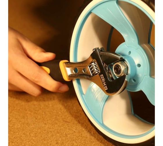 Универсальный набор инструмента для дома и авто в чемодане DEKO