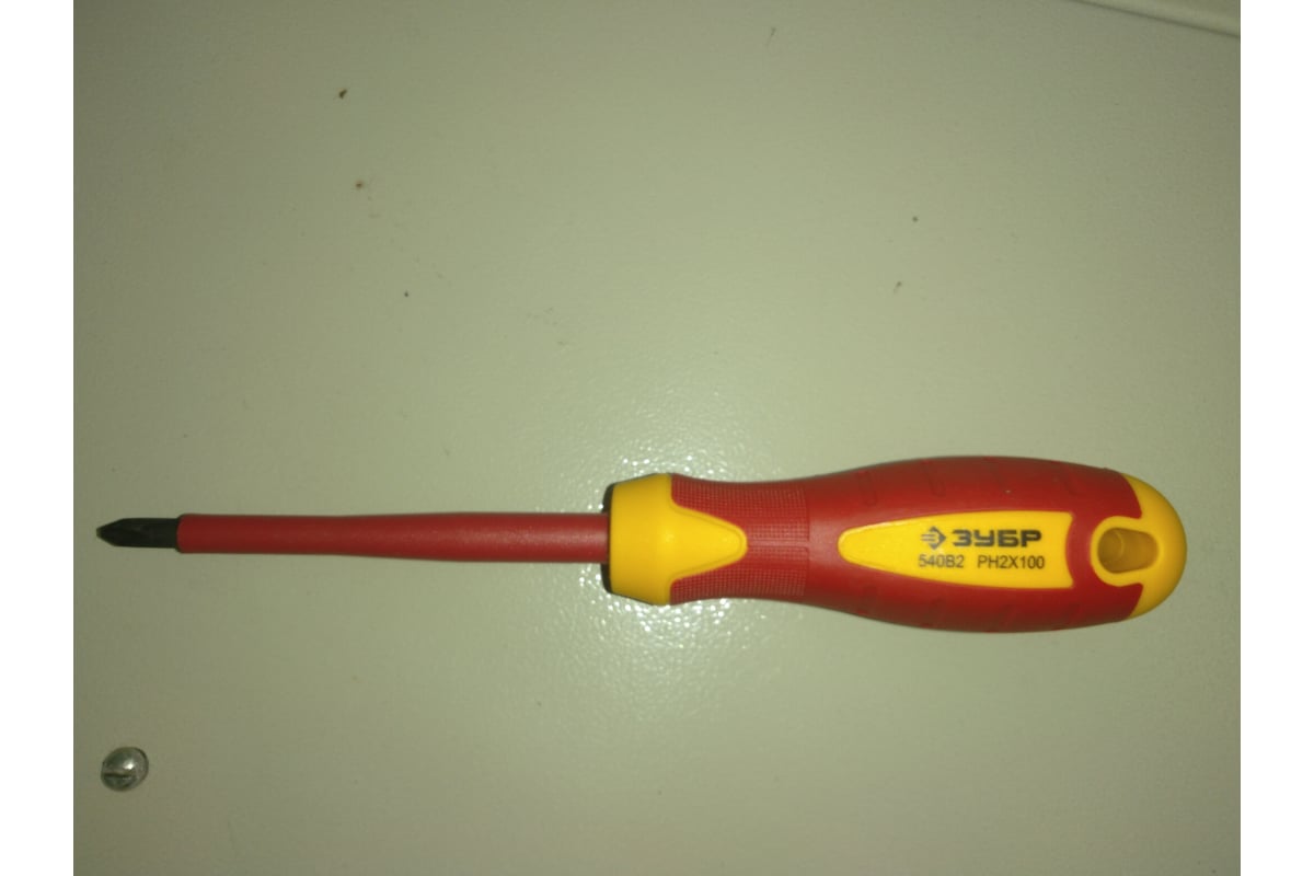 Диэлектрическая отвертка Зубр до 1000В ПРОФИ Cr-V PH 2 x 100 мм 25262-2 ...