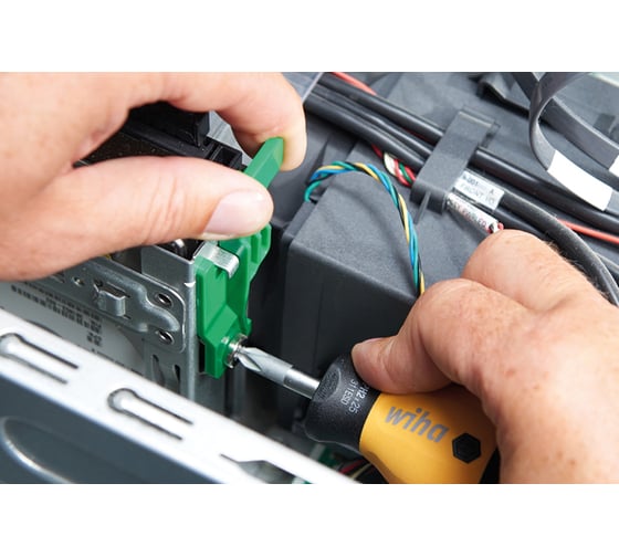 Отвертка Wiha SoftFinish ESD укороченная 313ESD PZ1x25 32156