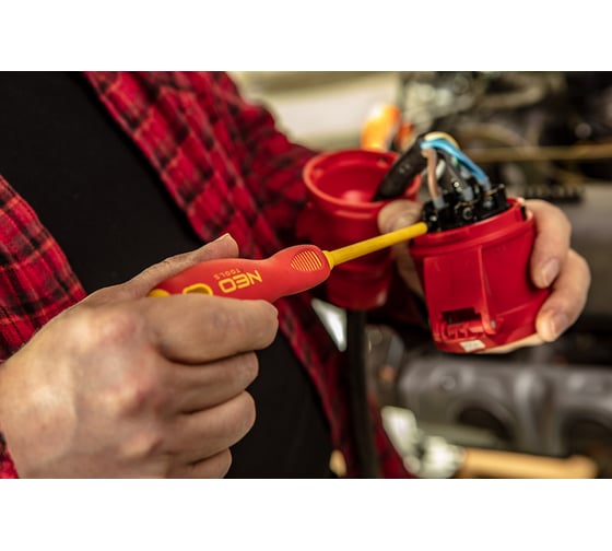 Крестовая отвертка NEO Tools PH1x80 мм 1000 В CrMo 04-072