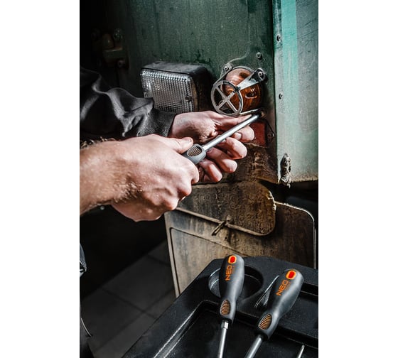 Шлицевая отвертка NEO Tools 6.5x125 мм 04-002