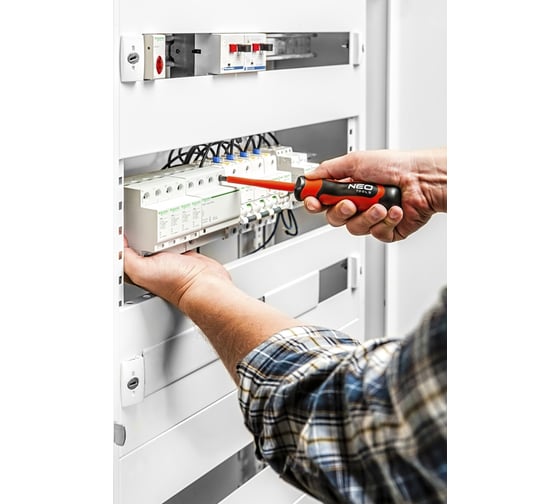 Отвертка NEO Tools PH2 x 6 x 100 мм, 1000 В 04-167