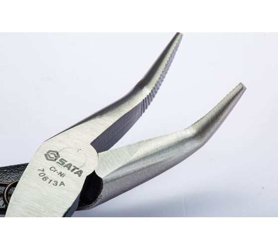 Миниатюрные щипцы с удлинёнными загнутыми губками 5 дюймов Sata 70613A