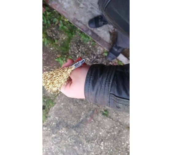 Латунная щетка по металлу с пластиковой ручкой Кедр 203323 - выгодная ...