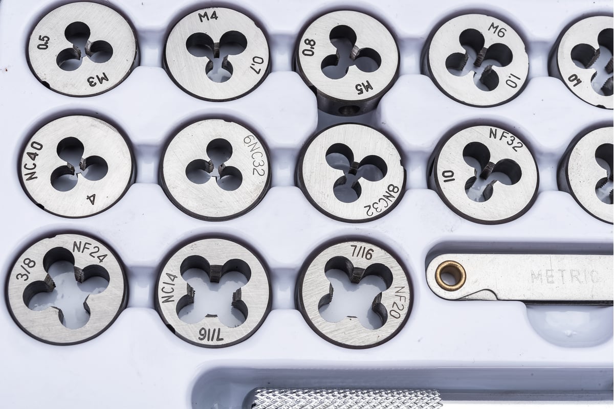 Набор метчиков и плашек Rockforce метрический и дюймовый 60 предметов ...