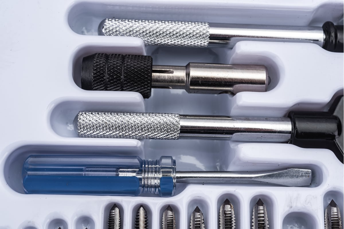 Набор метчиков и плашек Rockforce метрический и дюймовый 60 предметов ...