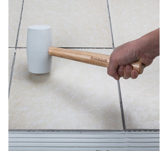 Киянка резиновая белая Goldblatt с рукояткой из ореха гикори 600 гр G02106