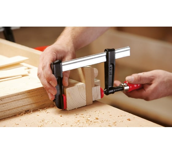 Струбцина BESSEY из ковкого чугуна 1000/140, усилие 5.5 кН, с деревянной рукояткой BE-TP100S14BE