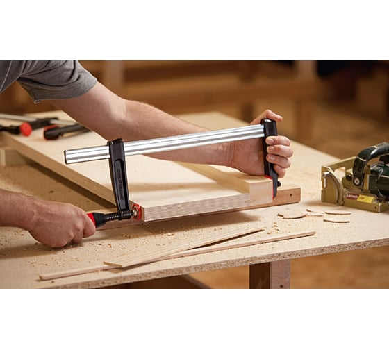Струбцина BESSEY из ковкого чугуна 1000/140, усилие 5.5 кН, с деревянной рукояткой BE-TP100S14BE