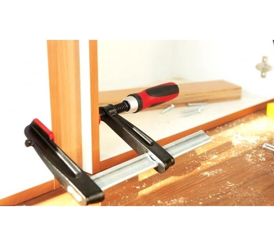 Струбцина BESSEY чугунная 200/50, 5.5 кН, деревянная ручка BE-TPN20B5BE