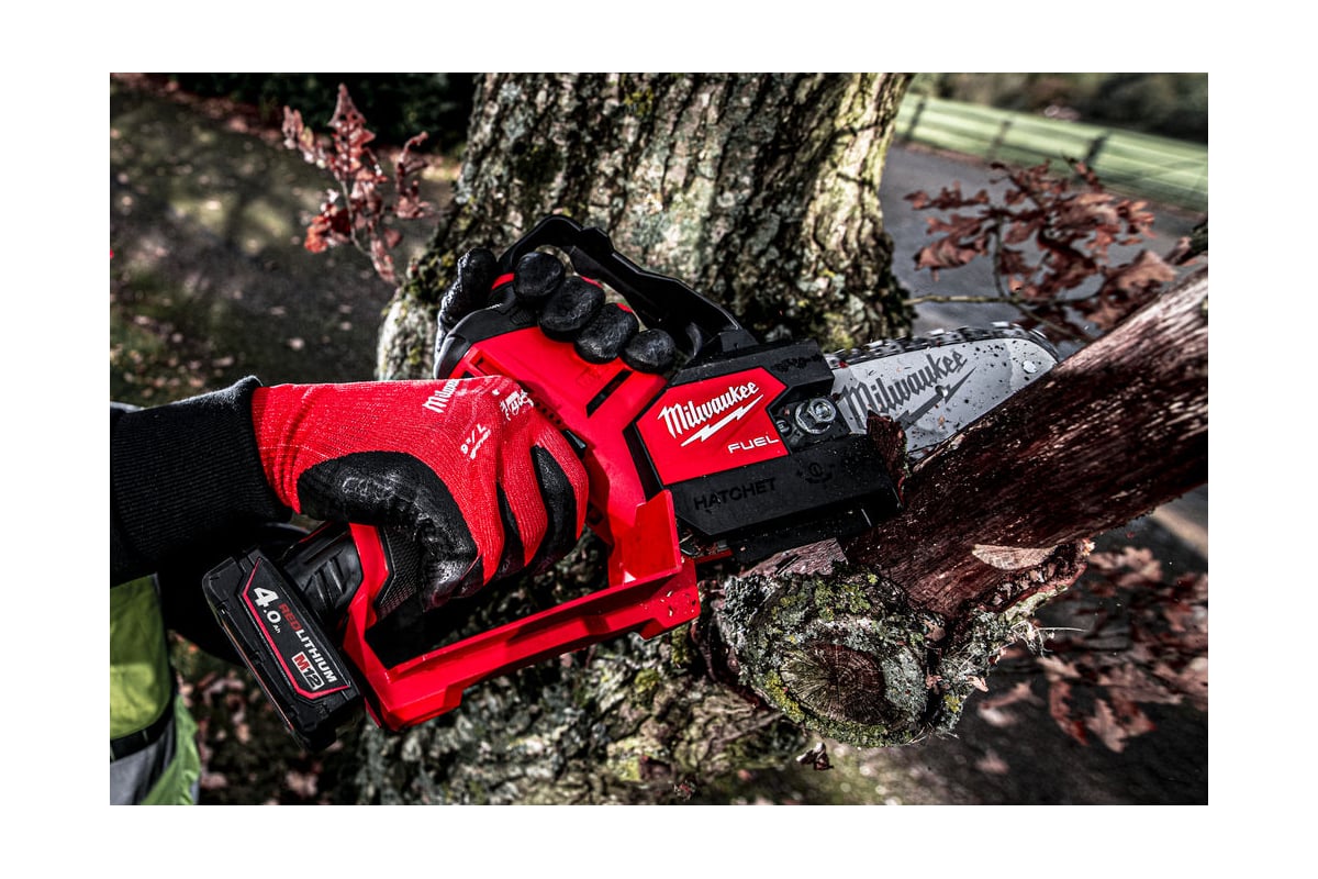 Аккумуляторная цепная садовая пила Milwaukee M12 FHS-0 FUEL 4933472211