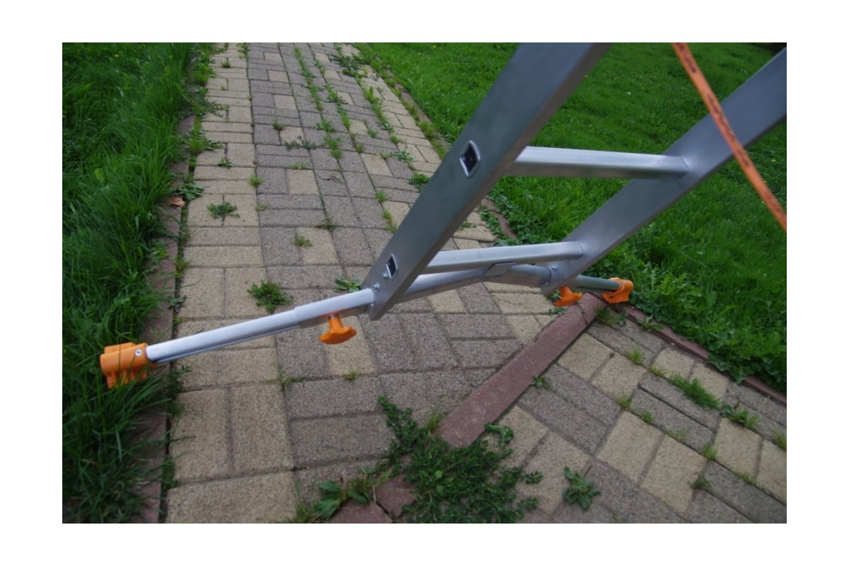 Лестница ювелир. Трехсекционная лестница эйфель тл 3х10 ювелир. Винтовая лестница волшебная. Трехсекционная лестница эйфель ювелир плакат 3х14. Круглая лестница сверху.