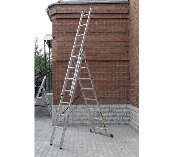 Трехсекционная раскладная лестница НАШ 3x8 111308