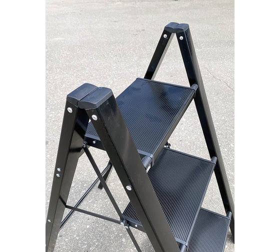 Алюминиевая стремянка SevenBerg milano 3 широкие ступени чёрная Milano-3 black
