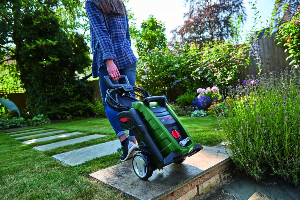 Очиститель высокого давления Bosch UniversalAquatak 135 0.600.8A7.C00 ...