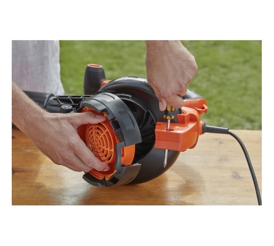 Садовый воздуходув/пылесос Black+Decker BackPack BlowerVac Strap Rake BEBLV301