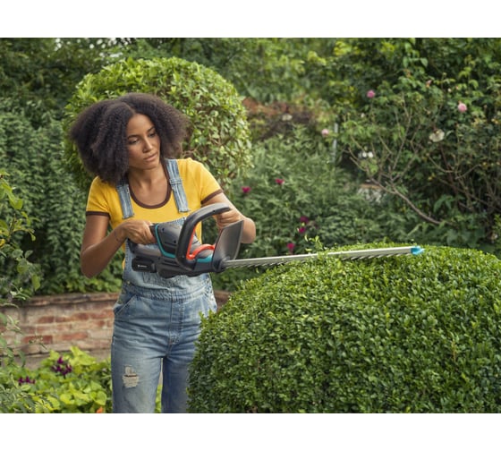 Аккумуляторные ножницы для живой изгороди Gardena 14730-20.000.00