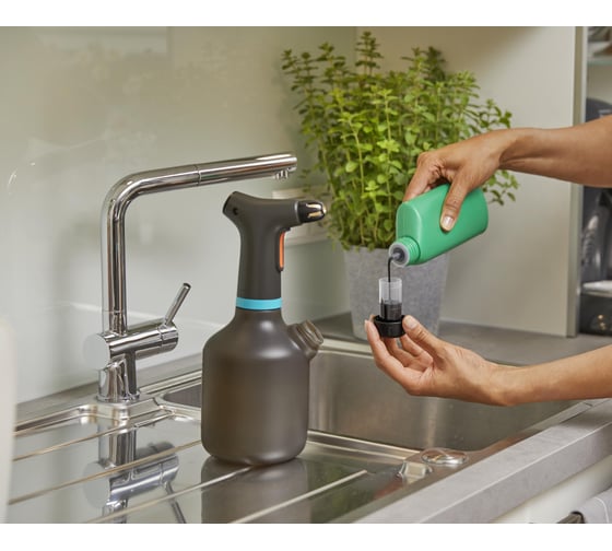 Ручной аккумуляторный опрыскиватель Gardena EasyPump 1 л 11114-20.000.00