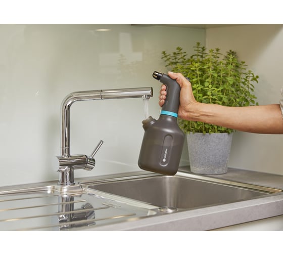 Ручной аккумуляторный опрыскиватель Gardena EasyPump 1 л 11114-20.000.00