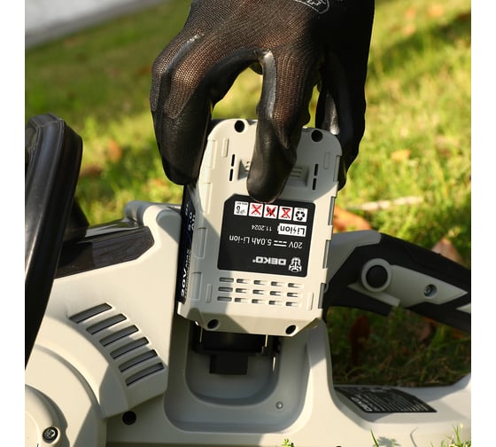 Пила цепная аккумуляторная бесщеточная DEKO DKCHS 40V PRO