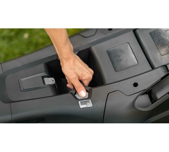 Аккумуляторная газонокосилка Bosch AdvancedRotak 36-690 4Ah+Multimulch 40 см 06008B9608