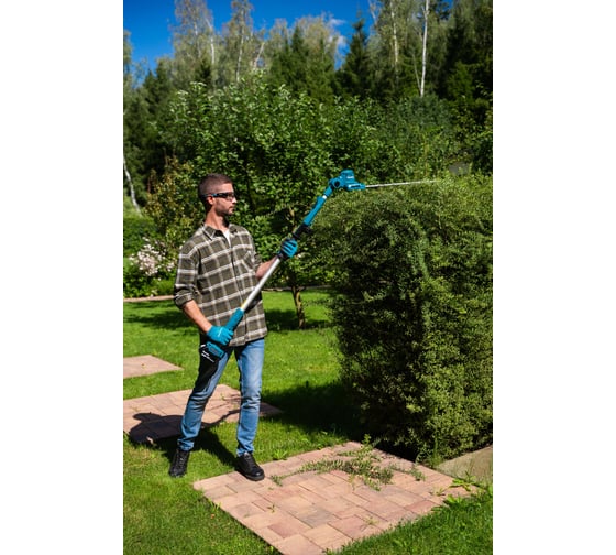 Аккумуляторный штанговый телескопический кусторез Makita DUN461WSF