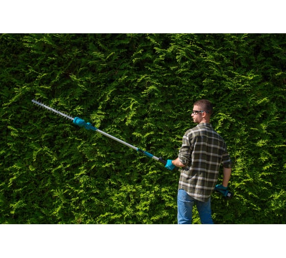Аккумуляторный штанговый телескопический кусторез Makita DUN461WSF