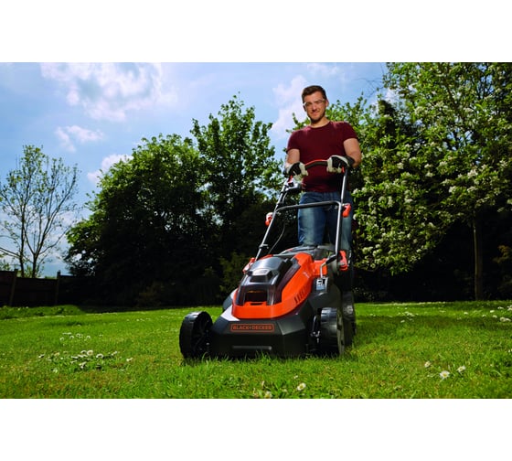 Аккумуляторная газонокосилка Black+Decker CLM3820L1