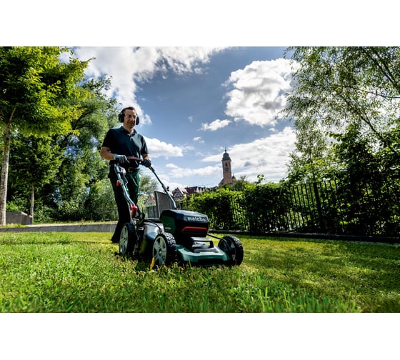 Аккумуляторная газонокосилка Metabo RM 36-18 LTX BL 46 2x 5.2 Ач ASC 55 T0524