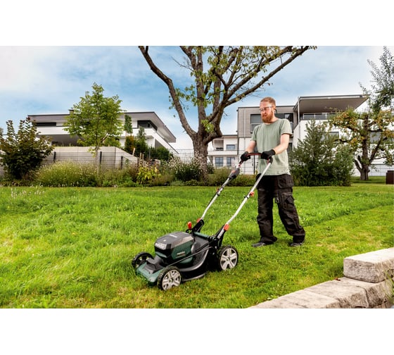 Аккумуляторная газонокосилка Metabo RM 36-18 LTX BL 46 2x 5.2 Ач ASC 55 T0524