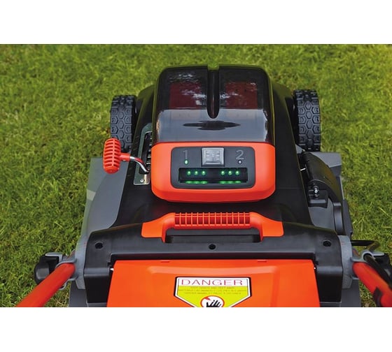 Аккумуляторная колесная газонокосилка 3-в-1 Black+Decker CLM5448PC2