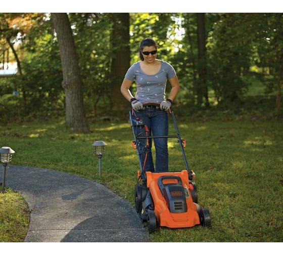 Колесная газонокосилка Black+Decker LM2000