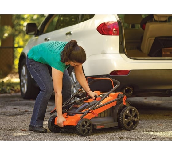 Колесная газонокосилка Black+Decker LM2000