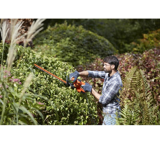Электрический кусторез Black+Decker BEHT251