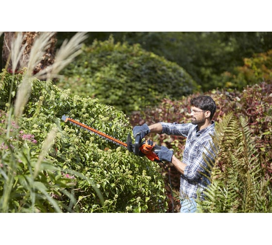 Электрический кусторез Black+Decker BEHTS301