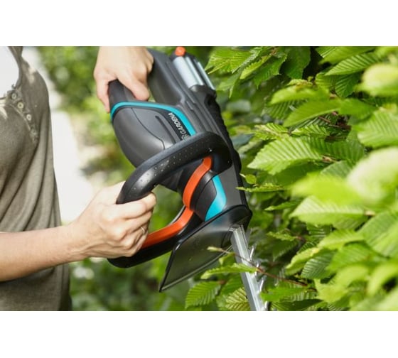 Аккумуляторные ножницы для живой изгороди Gardena ComfortCut Li-18/60 09838-20.000.00