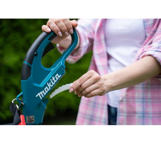 Аккумуляторный триммер Makita UR100DWAEX