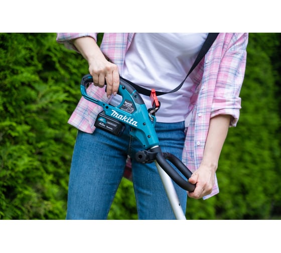 Аккумуляторный триммер Makita UR100DWAEX