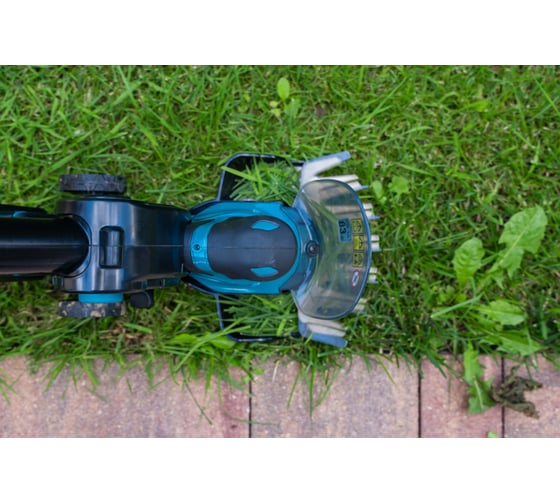 Аккумуляторные ножницы для травы Makita CXT UM600DWAE