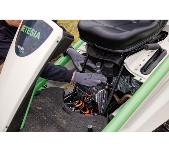 Профессиональная газонная косилка ETESIA HYDRO 80 , с шириной кошения 85 см. MKHPF