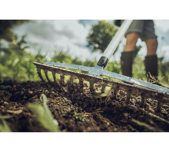 Средние грабли для грунта Fiskars Xact 1027039
