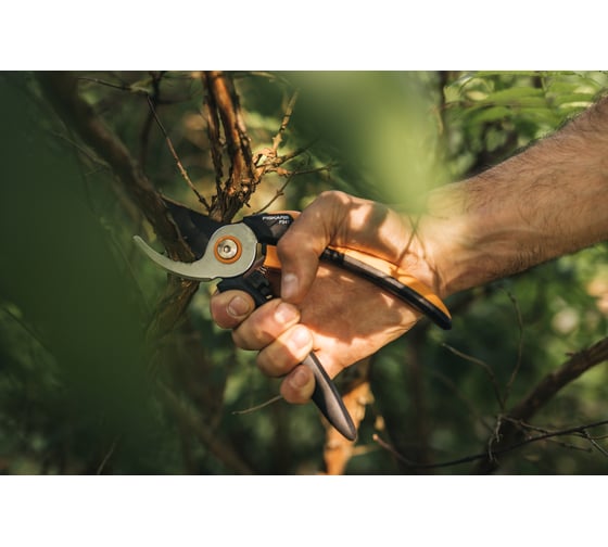 Плоскостной секатор Fiskars Solid P341 1057164