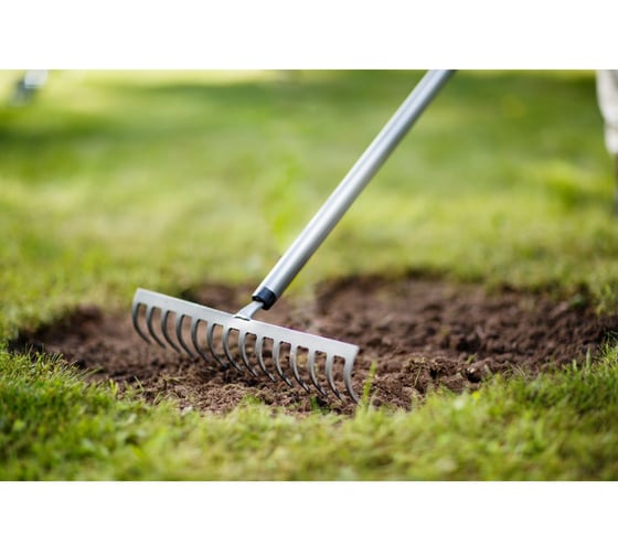 Грабли для грунта металлическая Fiskars Ergonomic Soil 1077113
