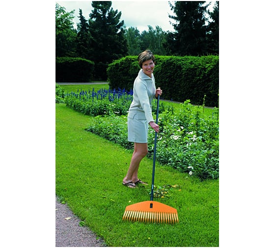 Большие грабли для листьев Fiskars 135010