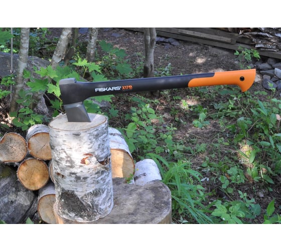 Топор-колун Fiskars х17 122460 + точилка Fiskars 120740 122466