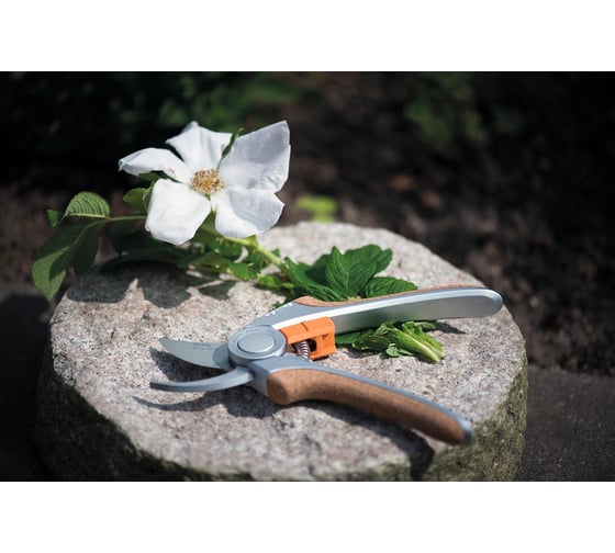 Плоскостной секатор Fiskars Quantum P100 1001434 (111970)